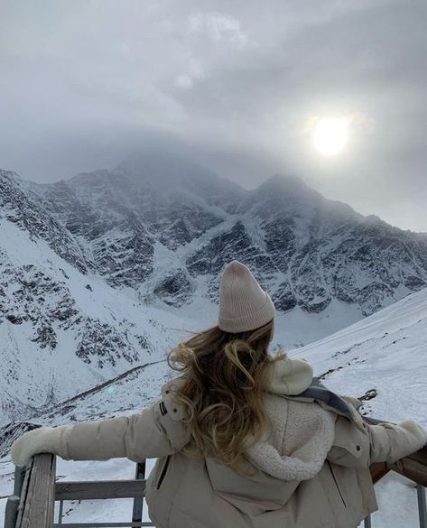 Colorado Photoshoot, Mountain Photo Ideas, Future Board, Mountains Aesthetic, Mountain Pictures, Snow Pictures, Winter Girl, Snow Trip, Photos Inspo