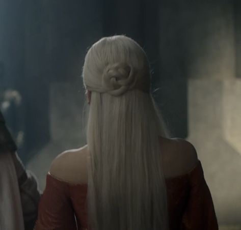 Targaryen Hair Color, Rhaenyra Targaryen Wedding, Targaryen Hair Aesthetic, Rhaenyra Hairstyles, Rhaenyra Targaryen Hairstyle, Rhanyera Targaryen, House Of The Dragon Hairstyles, Rhaenyra Targaryen Hair, Targaryen Makeup