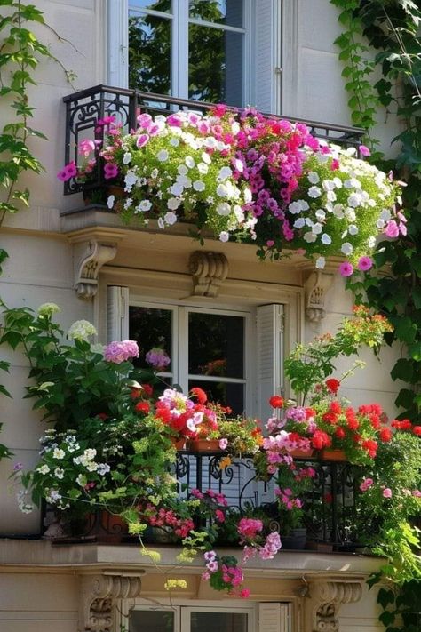 Balcony Design Apartment, Planter Railing, Paris Penthouse, Terrace Designs, Corner Garden Ideas, Decorating Balcony, Best Master Bedrooms, Deck Decor, Garden Nook