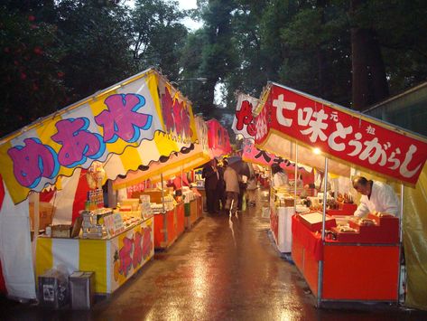 Layered City, Tokyo Party, Street Food Design, Japan Festival, Game Booth, Tent Decor, Beautiful Places In Japan, Festival Booth, Festival Aesthetic