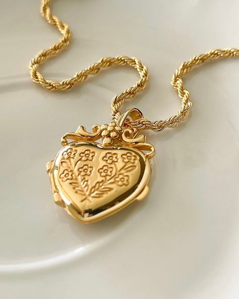 "The Mon Amour Locket, my love locket is a beautiful locket you can keep your treasures close to the heart. Gold plated silver functioning heart locket and possible to adhere photo 5/8\"x5/8\" inches. Gold plated brass rope chain 2.5mm thick and 16-18 inches in length. All items come in a gift box ready to gift. To see more please visit my Etsy shop at https://www.etsy.com/shop/BijouLimon Bijou Limon jewelry collections present a romantic French spin on the latest jewelry trends. Based on the US 22nd Bday, Locket Jewelry, Necklace Aesthetic, Soft Dramatic, Jewelry Lockets, Heart Locket Necklace, Gold Locket, Dope Jewelry, List Ideas