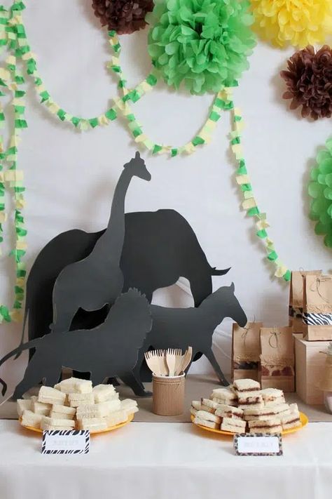 37+ Cutest Ideas For Safari Themed 1st Birthday Party [2024] African Safari Theme, Zoo Birthday Party, Jungle Thema, Lion King Party, Ballon Party, Jungle Theme Parties, Jungle Theme Birthday, Jungle Birthday Party, Jungle Safari Party