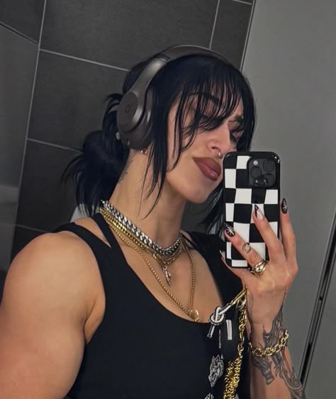 Rhea Ripley Mirror Selfie, Rhea Ripley Haircut, Rhea Ripley Hair, Reya Ripley, Rhea Ripley Wallpaper Aesthetic, Rhea Ripley Long Hair, Mami Wwe, Rhea Ripley Makeup, Rhea Ripley Pfp