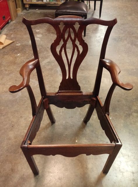 How to Identify Chippendale Furniture | Aaron's Touch Up Furniture Styles Guide, Chinoiserie Furniture, Chippendale Furniture, Chippendale Design, Chippendale Chairs, Furniture Leg, Design Toscano, Home Repairs, Furniture Maker