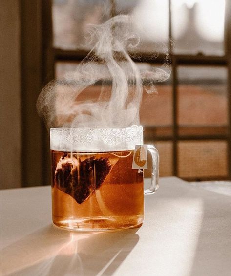 Black Tea Photography, Tea Asthetic Picture, Tea Lover Photography, Aesthetic Tea Pictures, Tea Aestethic, Black Tea Aesthetic, Drinking Tea Aesthetic, Tea Photography Ideas, Drinking Tea Photography