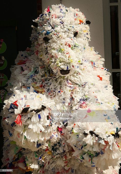 Artist Tone Holmen's sculpture of a polar bear, made from plastic bags, is displayed at the Recycled Sculpture Show at London Zoo on May 29, 2008 in England. Twenty sculptors have used everyday waste and scrap to create works of art that will remain on show until September 5, 2008. Recycled Material Art, Art From Recycled Materials, Plastic Bag Crafts, Recycle Sculpture, Recycled Plastic Bags, Recycled Art Projects, Trash Art, London Zoo, Crafts From Recycled Materials