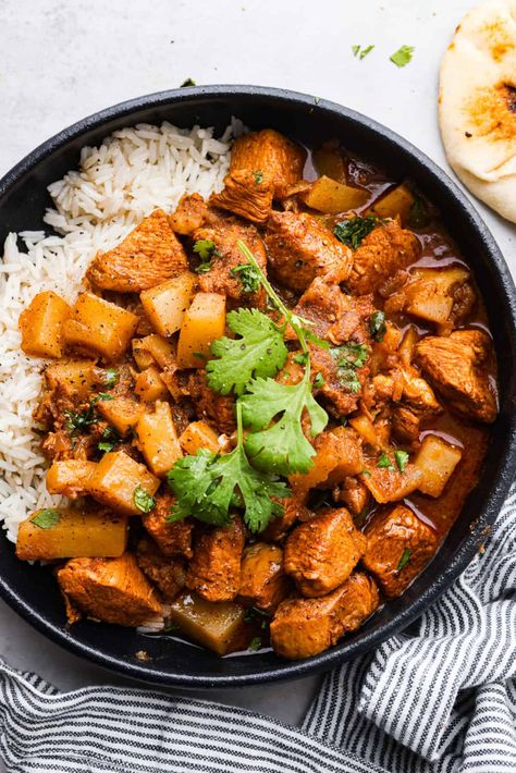 If you’ve never had Chicken Vindaloo, you’re in for a treat! This classic Indian dish is made with chunks of marinated chicken and tender potatoes simmered in a tangy, flavorful, and perfectly spiced broth. Serve over fluffy white rice with Perfect Naan Bread for an irresistible, comforting meal! Instant Pot instructions included! Chicken Vindaloo Recipe, White Chili Chicken, Chili Chicken Recipe, Dinner Indian, Pasta Roni, Vindaloo Recipe, Decadent Dinner, Planning Future, Delicious Instant Pot Recipes