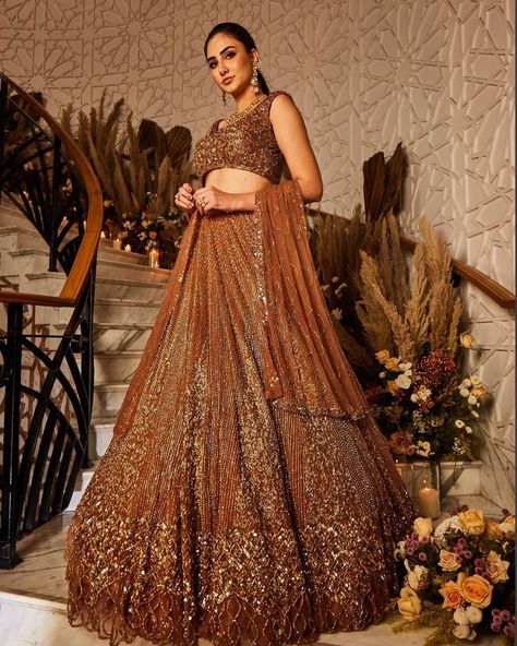 Lehengas For Wedding, Sequin Lehenga, Reception Outfits, Latest Bridal Lehenga, Reception Lehenga, Skirt Tulle, Best Bridal Makeup, Indian Bride Outfits, Saree Gown