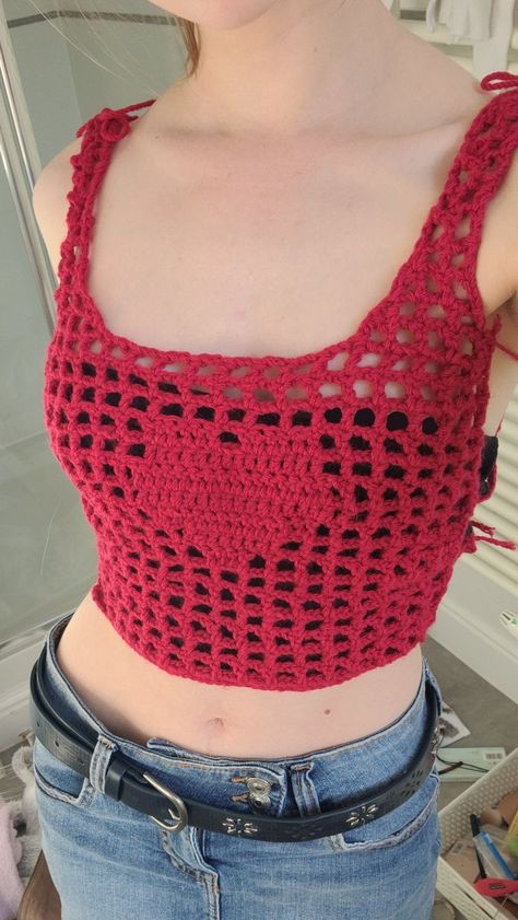 Black Crochet Clothes, Red Crochet Outfit, Crochet Y2k Top, Hot Pink Crochet Top, Red Crochet Projects, Valentines Day Crochet Top, Valentine Crochet Clothes, Casual Red Crochet Top, Fitted Red Crochet Top