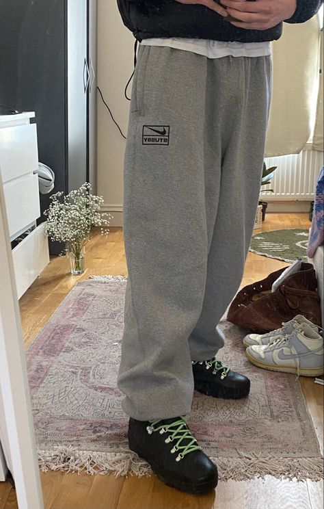 Stussy Nike Joggers, Nike Stussy Sweatpants, Nike X Stussy Joggers, Stussy Sweatpants, Sweatpants Outfit Men, Stussy Joggers, Sweatpants Fits, Softboy Outfits, Nike Stussy