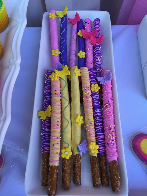 Garden Party Dessert Ideas, Simple Encanto Birthday Decor, Encanto Snack Ideas, Butterfly Party Food, Butterfly Pretzels, Butterfly Birthday Party Ideas, Butterfly Party Ideas, Butterfly Tea Party, Butterfly Themed Birthday Party