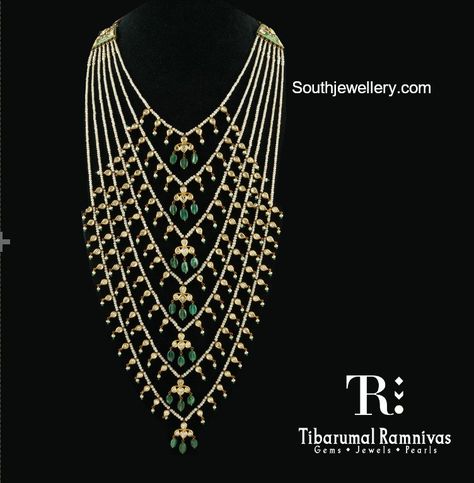 Satlada haar adorned with pearls, polkis and emeralds by Tibarumal Ramnivas Jewellers. Fine Diamond Jewellery Satlada Necklace Gold, Bridal Haaram, Satlada Necklace, Emerald Jewellery, Clean Gold Jewelry, Pearl Necklace Designs, Fine Gold Jewelry, Beaded Necklace Designs, Gold Wedding Jewelry