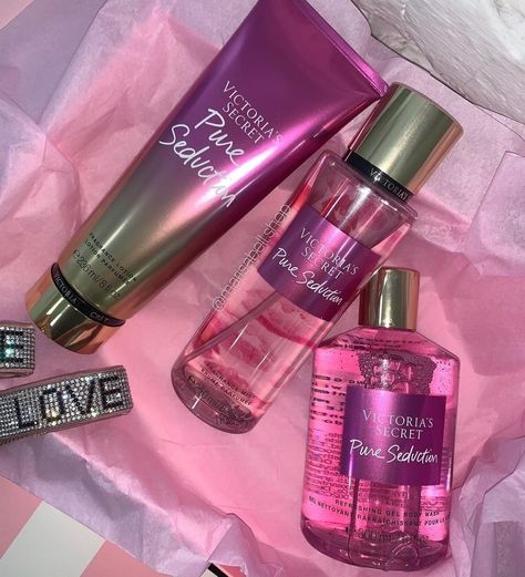 Pink Perfume Aesthetic, Victoria's Secret Pure Seduction, Victoria Secret Perfume Body Spray, Profumo Victoria Secret, Victoria Secret Body Spray, Victoria's Secret Perfume, Victoria Secret Body Mist, Pure Seduction, Victoria's Secrets