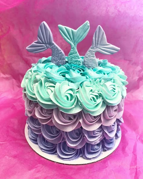 Mermaid cake Smash Cake Mermaid, Mermaid Birthday Smash Cake, Princess Mermaid Cake, Mermaid Cake And Cupcakes, Chocolate Mermaid Cake, Homemade Mermaid Cake, Mermaid Scale Cake, Simple Mermaid Birthday Cake, Diy Mermaid Cake