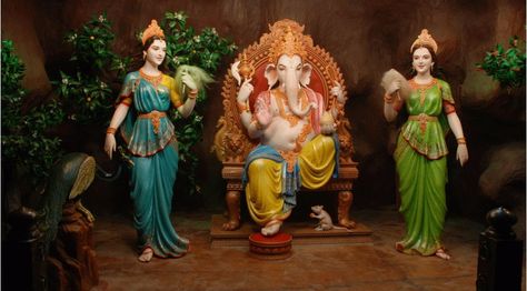 Lord Ganesh with his two wives, Siddhi and Riddhi. Riddhi Siddhi, God Of Knowledge, Sacred Space Altar, Ganesh Lord, Saraswati Devi, Ganesh Idol, Hindu Culture, Ganesh Images, Ganesha Art