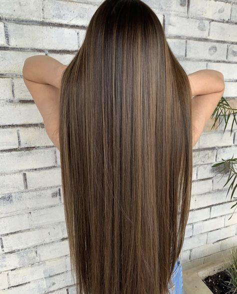 Blonde Highlights On Dark Hair, Black Hair Balayage, Brown Hair Looks, Brown Hair Inspo, Hair Color Caramel, Brunette Balayage, Hair Color Streaks, Brunette Hair With Highlights, Brunette Balayage Hair