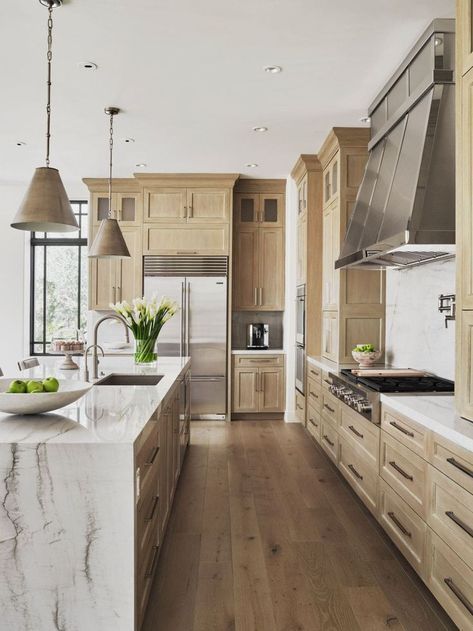 Oak & White Kitchen Kitchen With Light Wood Cabinets, Model Dapur, Marble Counters, Light Wood Cabinets, Kitchen 2023, New Home Kitchen, Transitional Decor Living Room, Transitional Decor Kitchen, New House - Kitchen