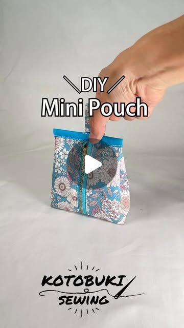 How To Make Phone Cover, Card Wallet Pattern, Keychain Pattern, Pouch Sewing, Crochet Keychain Pattern, Sewing Bags, Handmade Inspiration, Mini Pouch, Sewing Purses