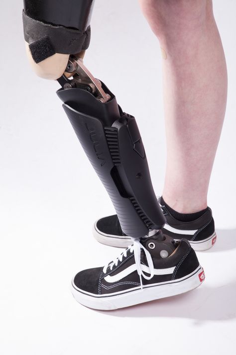 Prosthetic Leg Drawing Reference, Prosthetic Leg Aesthetic, Aesthetic Prosthetic, Bionic Leg, Leg Prosthesis, Orthotics And Prosthetics, Prosthetic Leg, Robot Design, Robots Concept