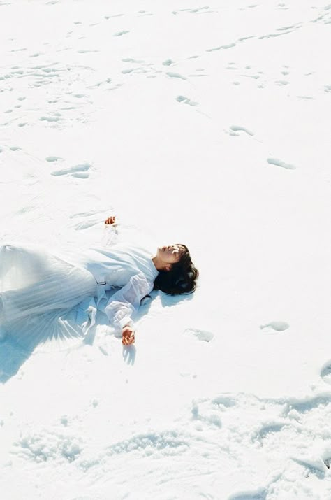 Snowed In Aesthetic, Winter Pose Reference, Photo In Snow, Snowy Photoshoot, Winter Portraits Photography, Snow Portraits, Snow Portrait, Winter Snow Photography, Winter Fashion Photography