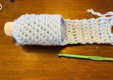 Hand Sanitizer Crochet Holder Free Pattern, Crochet Sanitizer Holder, Crochet Hand Sanitizer Holder Pattern, Crochet Hand Sanitizer Holder, Crochet Hand Sanitizer, Grandma Hobbies, Crochet Cozies, Crochet Presents, Crochet Queen