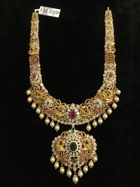 Gold Temple Jewellery, Gold Jewels Design, Gold Jewelry Outfits, Choker Necklace Designs, Saree Lehenga, Diamond Wedding Jewelry, Bridal Jewellery Design, Gold Jewelry Simple Necklace, Beautiful Gold Necklaces