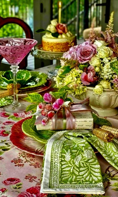 Mrs Alice, Pretty Table Settings, Home Backyard, Beautiful Tablescapes, Spring Tablescapes, Table Setting Decor, Dinner Table Setting, Dinner Table Decor, Decor Flowers