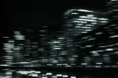 #photography #bw #city #night #blur #blurry Dark Blurry Background, Non Blurry Desktop Wallpaper Aesthetic, Blurry Background Aesthetic, Aesthetic Blurred, Blurred Wallpaper, Blurry City, City Lights Wallpaper, Blurry Night, Ipad Layout