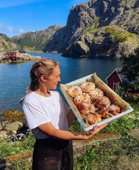 Fresh Buns, Cozy Bakery, Iceland Packing, Nordic Lifestyle, Best Feeling, Happy Faces, Dream Day, Travel Van, Nordic Living