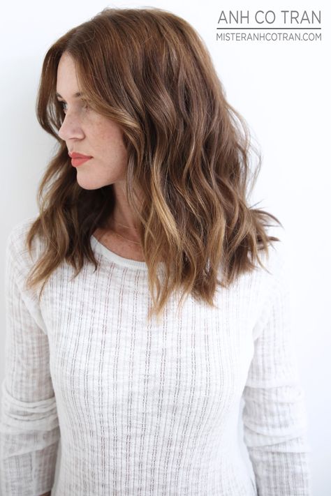 MIDLENGTH - Long Wavy Haircuts, Longbob Hair, Medium Brunette Hair, Golden Brown Hair, Medium Haircuts, Cool Short Hairstyles, Wavy Haircuts, Haircuts For Wavy Hair, Short Wavy Hair