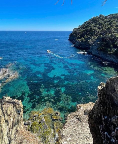 📍Presqu'île de Giens, France Booktok Aesthetic, South Of France, Summer Holiday, Bucket List, Greece, Italy, France, Collage, Travel