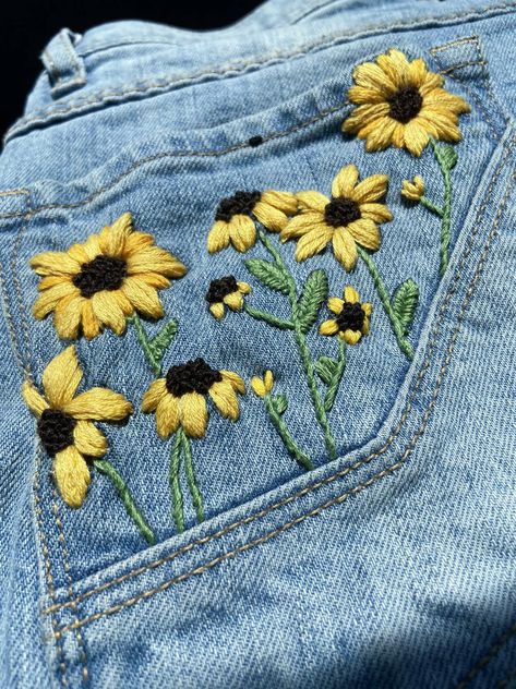 Jeans Embroidery Ideas Patterns, Embroidery Jeans Ideas, Flower Embroidery Jeans, Embroidery On Jeans, Jean Embroidery, Embroidery Jeans Diy, Sunflower Embroidery, Clothes Embroidery Diy, Denim Embroidery