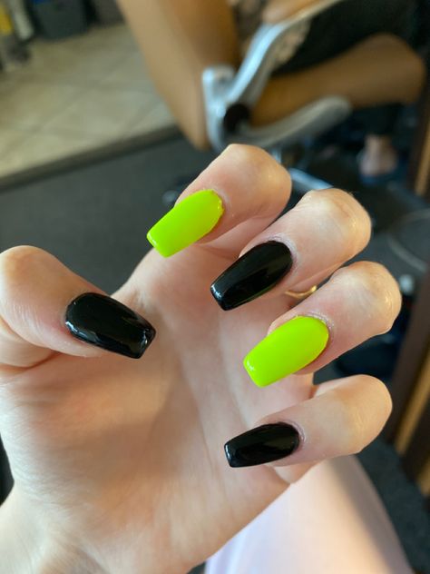 Black Neon Green Nails, Black With Neon Nails, Black And Neon Green Nails, Matte Nail Polish Colors, Lime Green Nails, Fancy Nail Art, Neon Green Nails, Coffin Acrylics, Grunge Nails