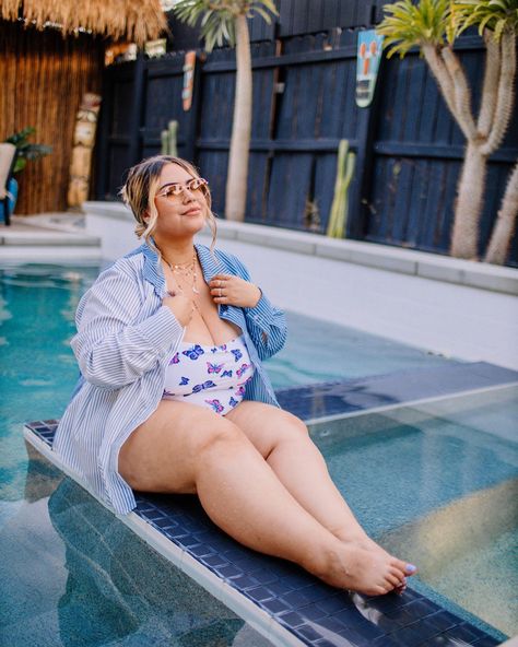 Plus size bathing suit, plus size swimsuit, plus size bikini body Plus Size Pool Photoshoot, Plus Size Fotografie, Plus Size Beach Photoshoot, Suit Photoshoot, Bathing Suit Plus Size, Pantyhose Skirt, Plus Size Bathing Suit, Plus Size Posing, Pool Poses