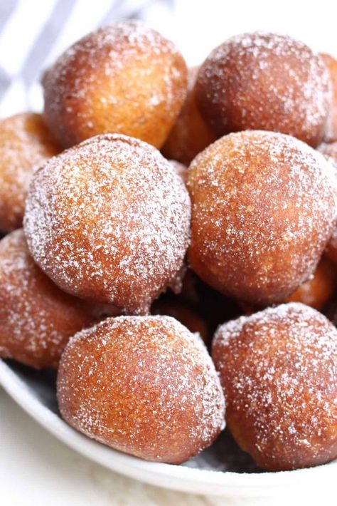 Grandma’s Zeppole Italian doughnuts are the easiest way to satisfy your donut cravings – light Mini Donut Balls Recipe, Zepolle Italian, Zepolli Recipe, Zeppoli Recipe Italian, Fritule Recipe, Zeppoli Recipe, Donut Bites, Zeppole Recipe, Frito Chili