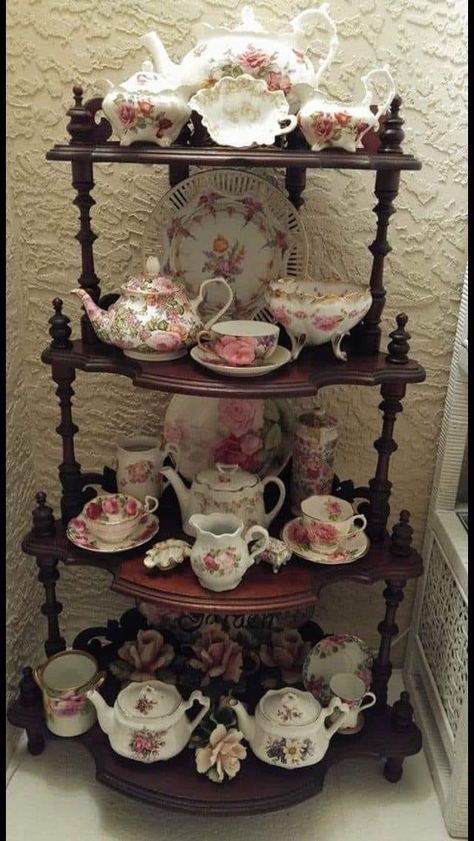 Tea Set Ideas, Cottagecore Romance, Academia Romance, Dark Academia Romance, Tea Cup Display, Victorian Shabby Chic, Chic Cottagecore, Cottagecore Dark Academia, Tea Display