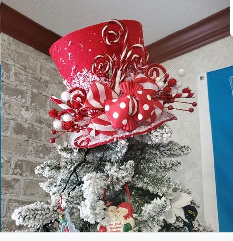 Diy Christmas Hats, Top Hat Tree Topper, Snowman Hats, Hat Tree, Fun Hats, Christmas Decorations Centerpiece, Christmas Centers, Christmas Hats, Snowman Hat