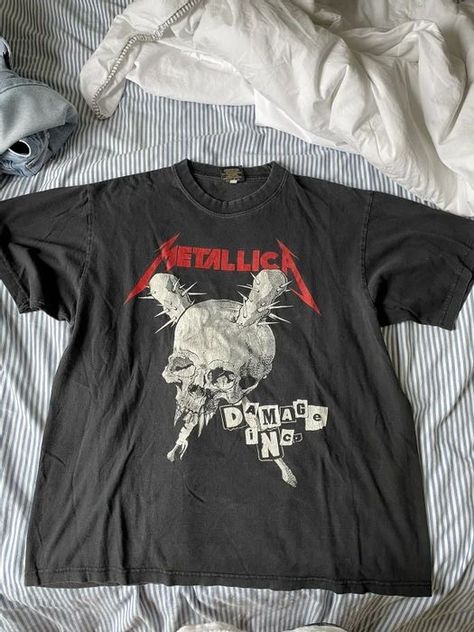 Metallica Tee, Metallica T Shirt, Band Merchandise, Aesthetic Shirts, Men's Tops, Workout Accessories, Dream Clothes, Aesthetic Outfits, Vintage Tops