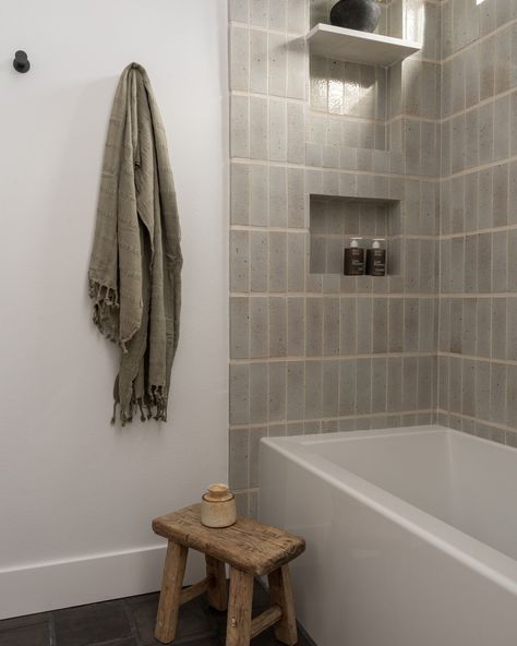 Will forever love this serene and organic bathroom, complete with a cutie little shower shelf for our client's plant babies photography: @charlotteleaphotography styling: @en.shell.space #terramarinteriors #lovewhereyoudwell #theeverygirlathome #howyouhome #organicmodern #makehomematter #styleithappy #flashesofdelight #primarybathroomdesign #bathroomreno #doingneutralright #californiahome #organicmoderndesign #minimalista #softminimalism #doingneutralright #warmmodern #bathroomremodel #b... Shower Tile Extended On Wall, Simple Bathroom Inspiration, Small Organic Bathroom Ideas, Tiny Bathroom Remodel With Tub, Soft Bathroom Aesthetic, Master Bath Ideas 2024, Bathroom Remodel Tub Shower Combo, Bathroom Costal, Tile Small Bathroom Ideas