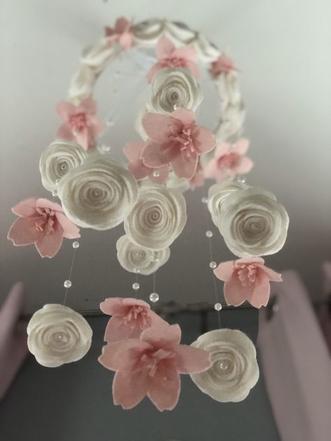 Felt Flower Mobile, Nursery Hanging Decor, Roses And Pearls, Blush Decor, Felt Flowers Diy, Flower Mobile, Mobile Nursery