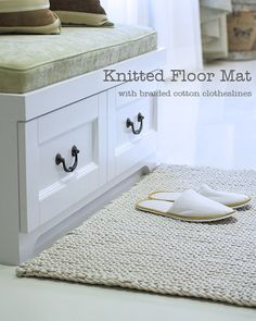 Knit a floor mat / rug using cotton braided clothesline rope, it will give an instant warmth and coziness to the room. Quick to finish knitting pattern. Clothesline Diy, Knit Rug, Kitchen Mats Floor, A Rug, Diy Rug, Mason Jar Diy, Crochet Rug, Free Knitting Pattern, Rag Rug