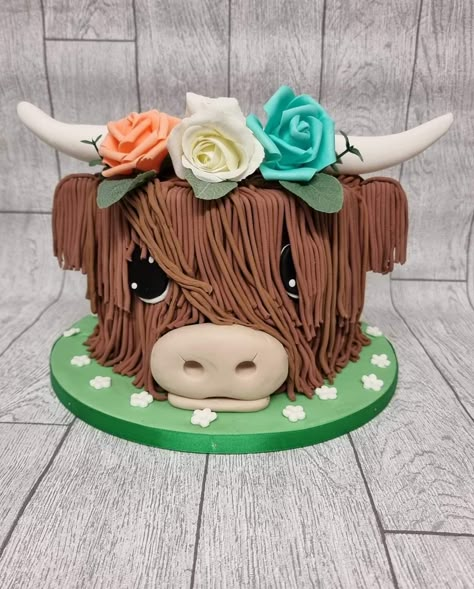 Donkey Cake Ideas, High Land Cow Cake, Highland Cow Cookie Cake, Cute Cow Cake, Highland Cow 1st Birthday Party, Scottish Highland Cow Cake, Highland Cow Birthday Cake Ideas, Cow Birthday Cake Ideas, Highland Cow Smash Cake