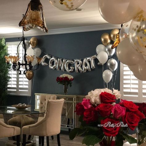 Engagement Dinner Decor, Congrats Decorations, Home Engagement Decoration, Surprise Engagement Party Ideas, Engaged Balloons, Congrats Balloons, Engagement Congrats, Engagement Decoration, Surprise Engagement Party