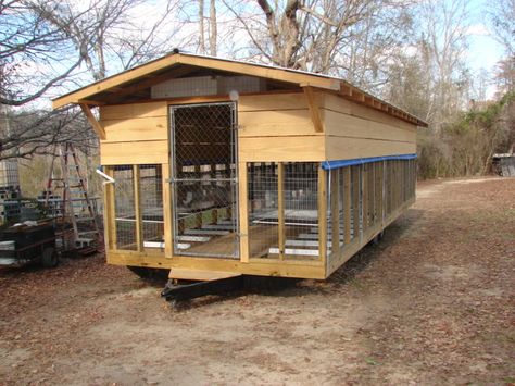 movable rabbit shed Rabbit Barn Ideas, Rabbit Shed, Rabbit Pen, Rabbit Enclosure, Rabbit Farm, Somebunny Loves You, Meat Rabbits, Raising Rabbits, Bunny Stuff