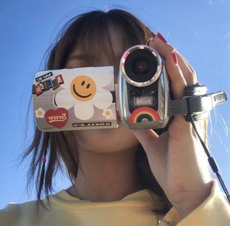 Vintage Digital Camera Aesthetic, Camera Taking Picture Aesthetic, Vintage Camcorder Aesthetic, Girl With Camera Aesthetic, Aesthetic Camcorder, Handycam Aesthetic, Retro Camera Aesthetic, Camcorder Aesthetic, Vintage Camcorder