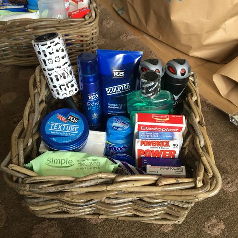 Men's freshen up basket Freshen Up Box Wedding, Toilet Baskets, Wedding Toiletry Basket, Men Bathroom, Bathroom Basket Wedding, Bathroom Basket, Care Basket, Wedding Bathroom, Baskets For Men