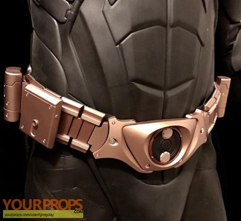 Batman Begins Utility Belt Utility Belt Concept Art, Batman Equipment, Batman Utility Belt, Batman Belt, Utility Belts, Gadgets Design, Jason Todd Batman, Batman Concept, Science Equipment