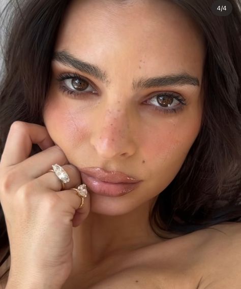 Emily Ratajkowski Makeup, Emily Ratawosky, Emrata Style, Mekap Mata, 20 Makeup, Date Night Makeup, Brown Trench Coat, Beauty Vibes, Barbie Makeup