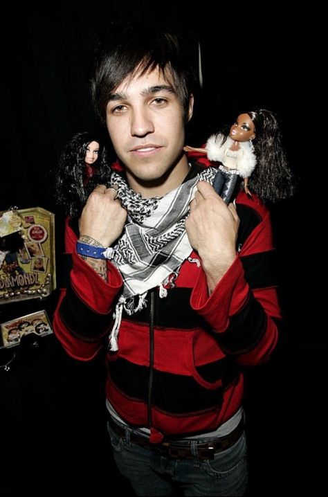 Pete Wentz Fashion, Soul Punk, Girly Pop, Patrick Stump, Pete Wentz, Emo Guys, Band Pictures, Bunny Face, I'm With The Band