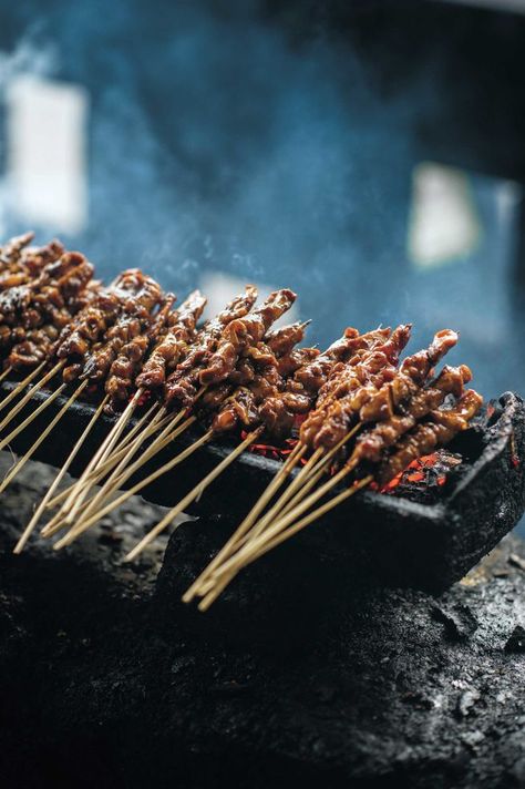 Chicken satay skewers with spicy peanut sauce (sate ayam) Nem Nuong, Satay Skewers, Chicken Satay Skewers, Sate Ayam, Kecap Manis, Peanut Sauce Recipe, Peanut Dipping Sauces, Spicy Peanut Sauce, Asian Street Food